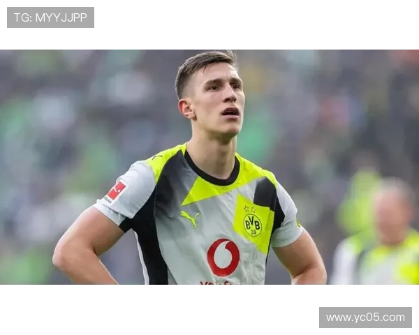 科勒尔力挺施洛特贝克成多特旗帜